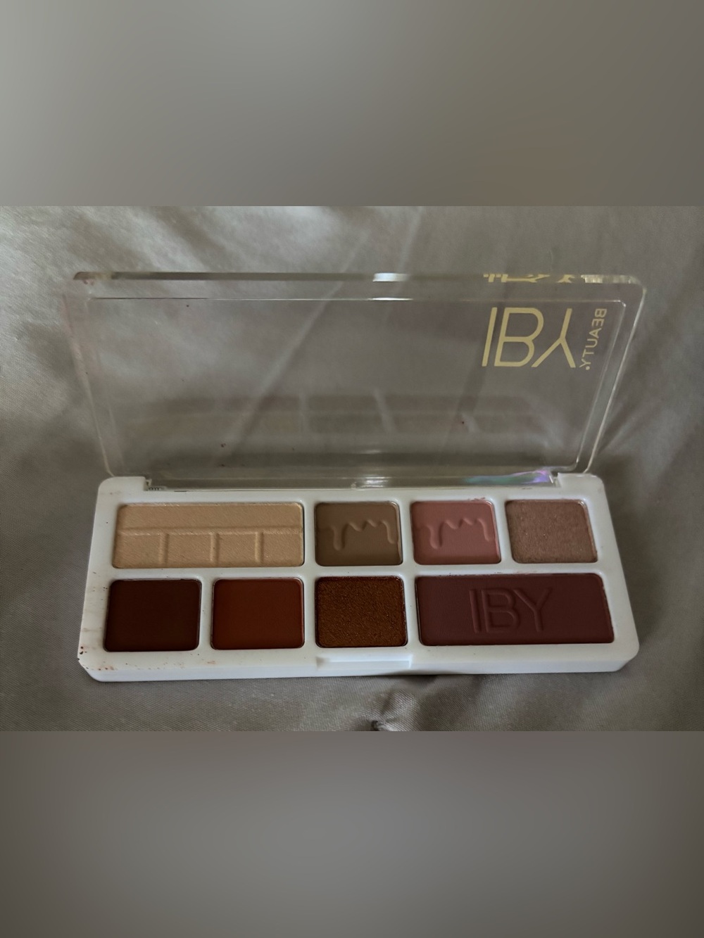 IBY Neutral & Warm Brown Eyeshadow Palette - 10 Shade Mix
